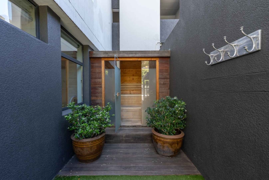 2 Bedroom Property for Sale in Green Point Western Cape